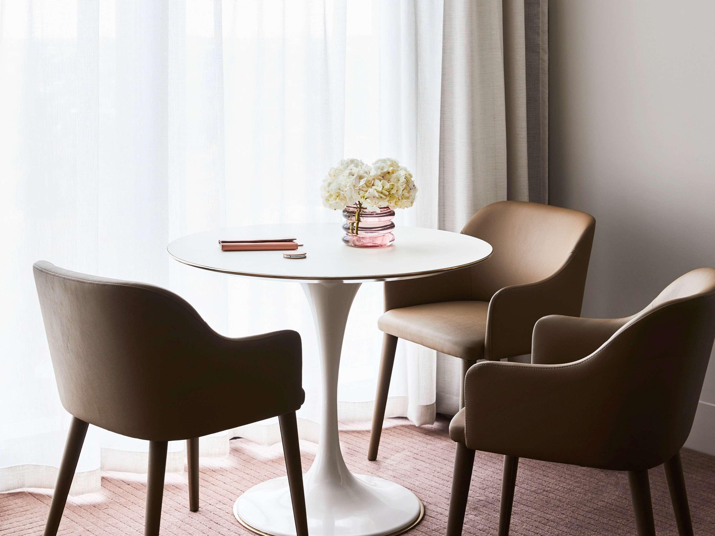 Hotel Chadstone Melbourne Mgallery Collection Ngoại thất bức ảnh A tulip table