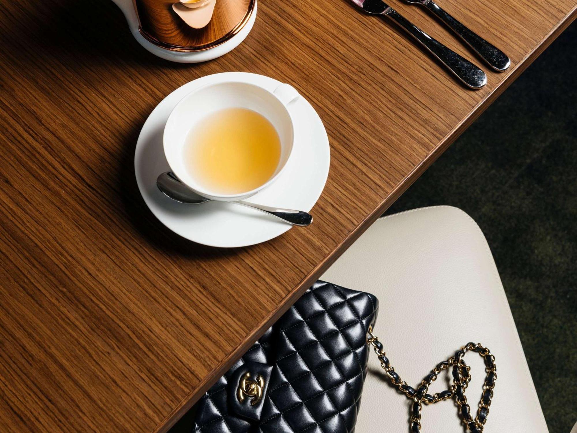Hotel Chadstone Melbourne Mgallery Collection Ngoại thất bức ảnh A Chanel 2.55 bag