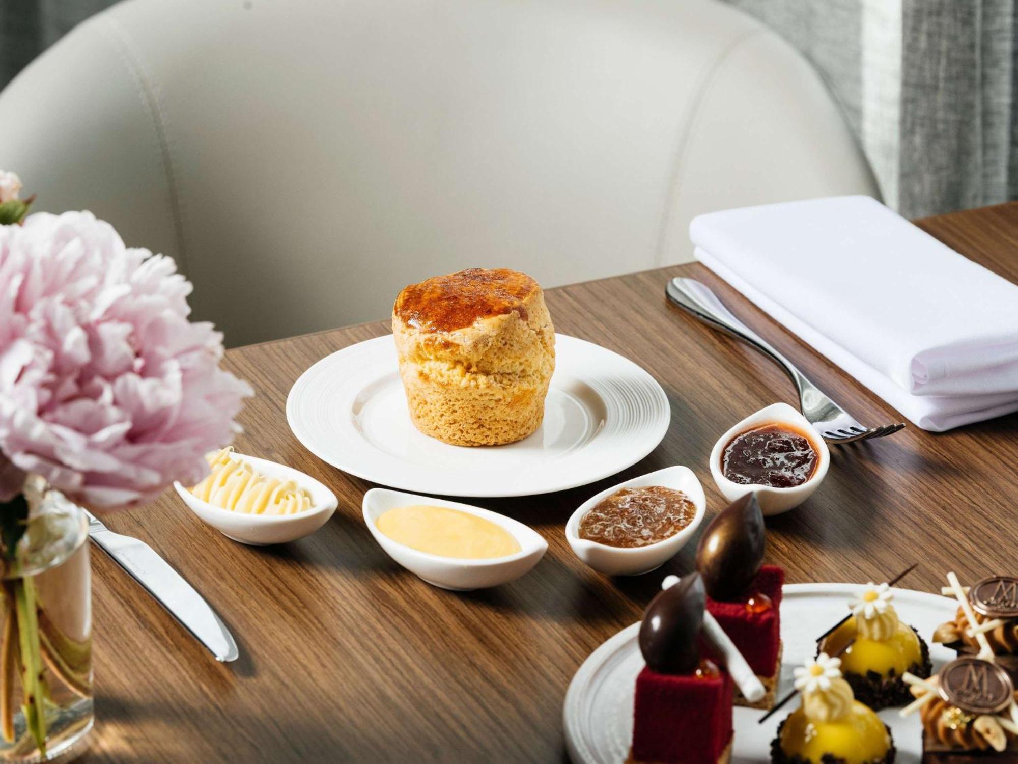 Hotel Chadstone Melbourne Mgallery Collection Ngoại thất bức ảnh A selection of desserts